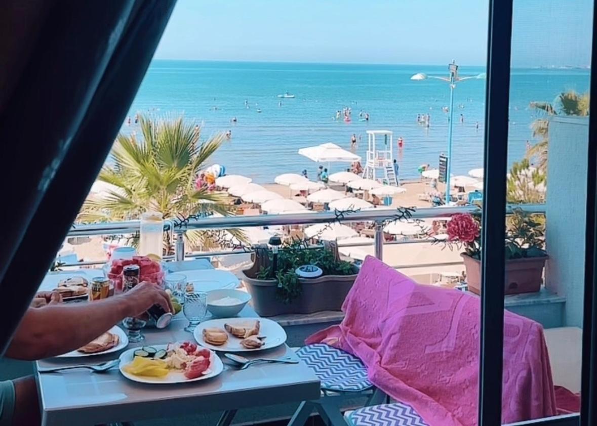 Durres Strand Direkt Am Meer Esterno foto