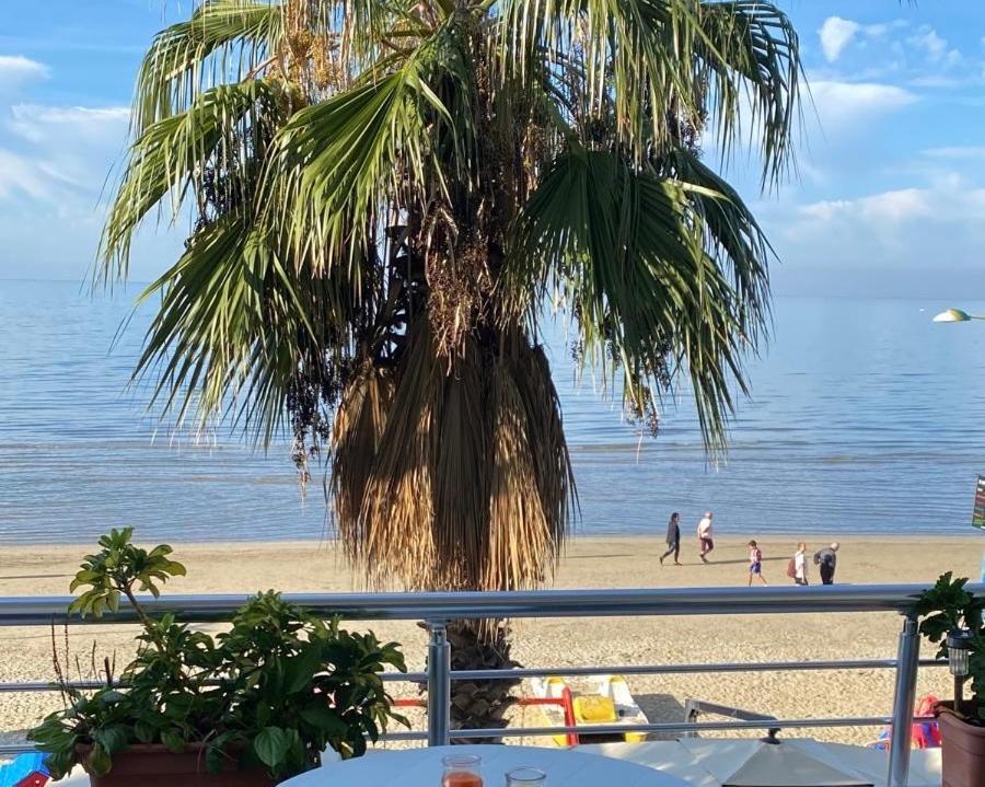 Durres Strand Direkt Am Meer Esterno foto