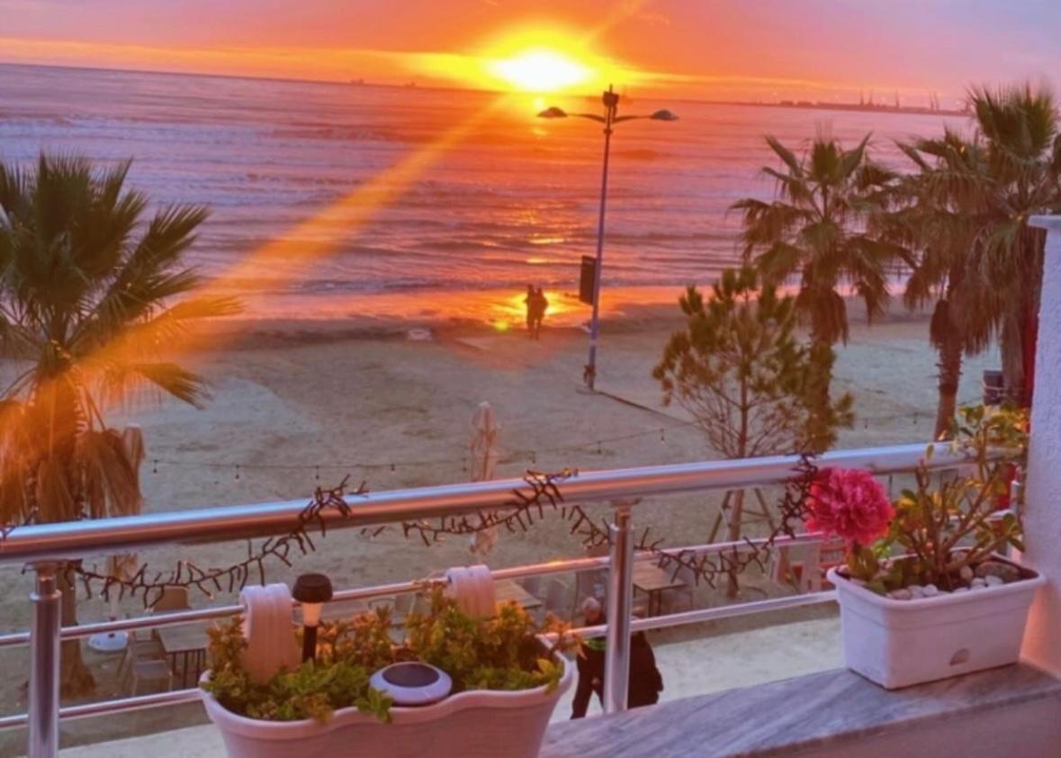 Durres Strand Direkt Am Meer Esterno foto
