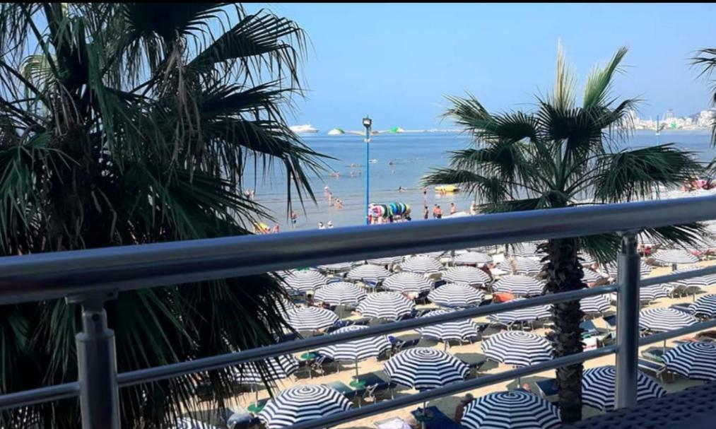 Durres Strand Direkt Am Meer Esterno foto